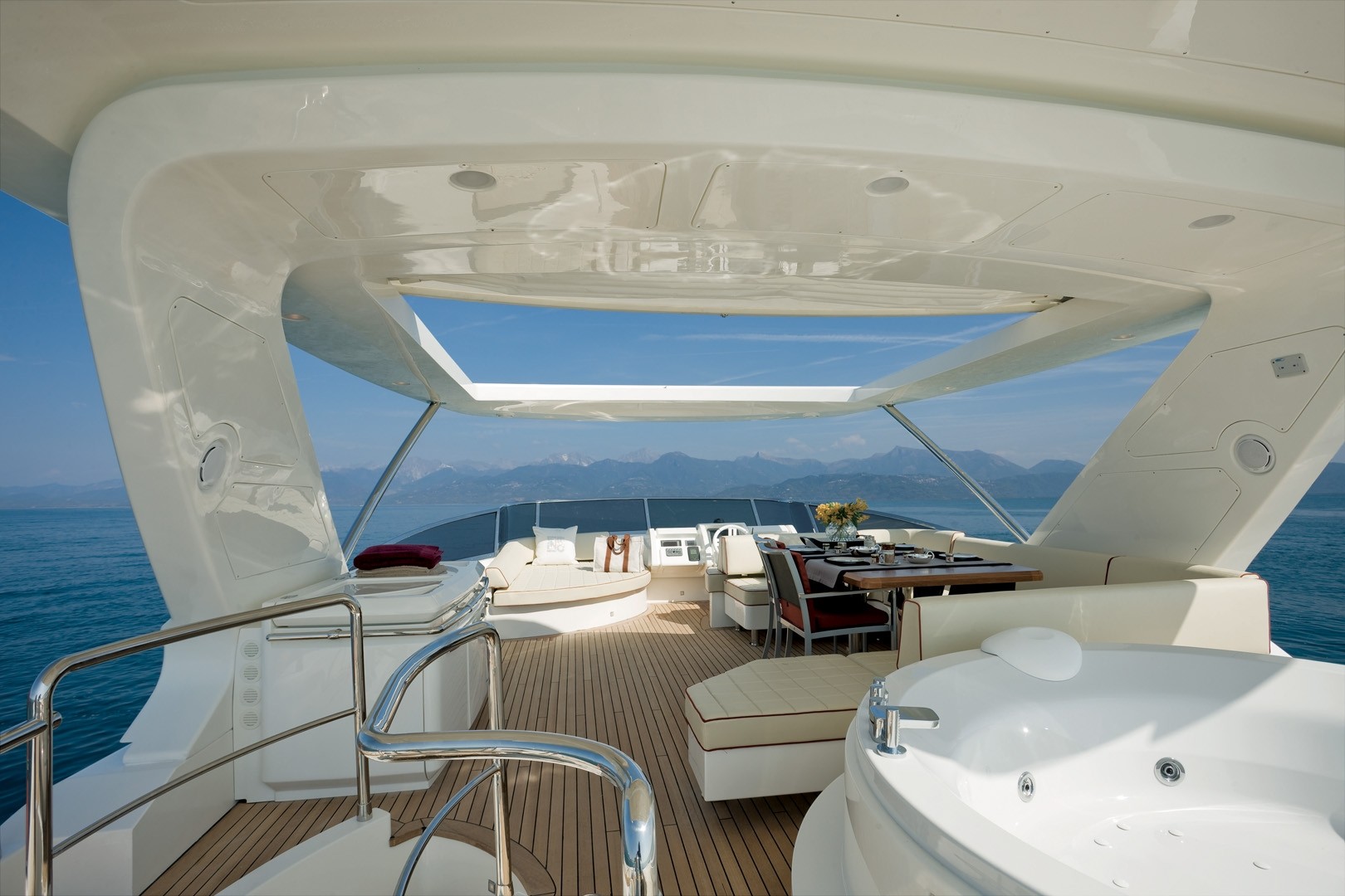 78_flybridge.jpg