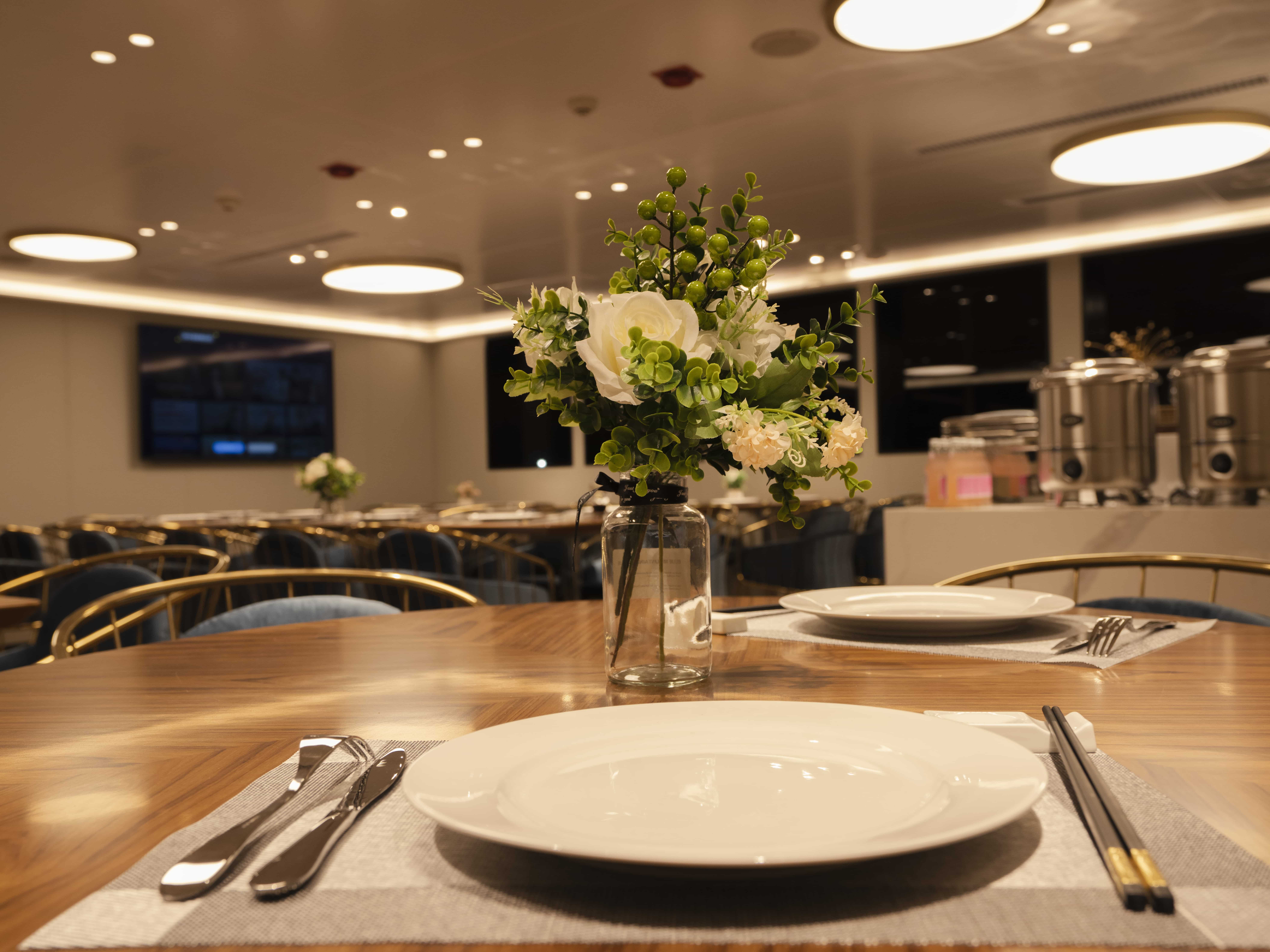8. Restaurant.jpg