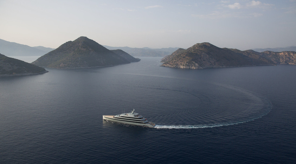 84m Feadship in the Seychelles - Photo CG Design.jpg