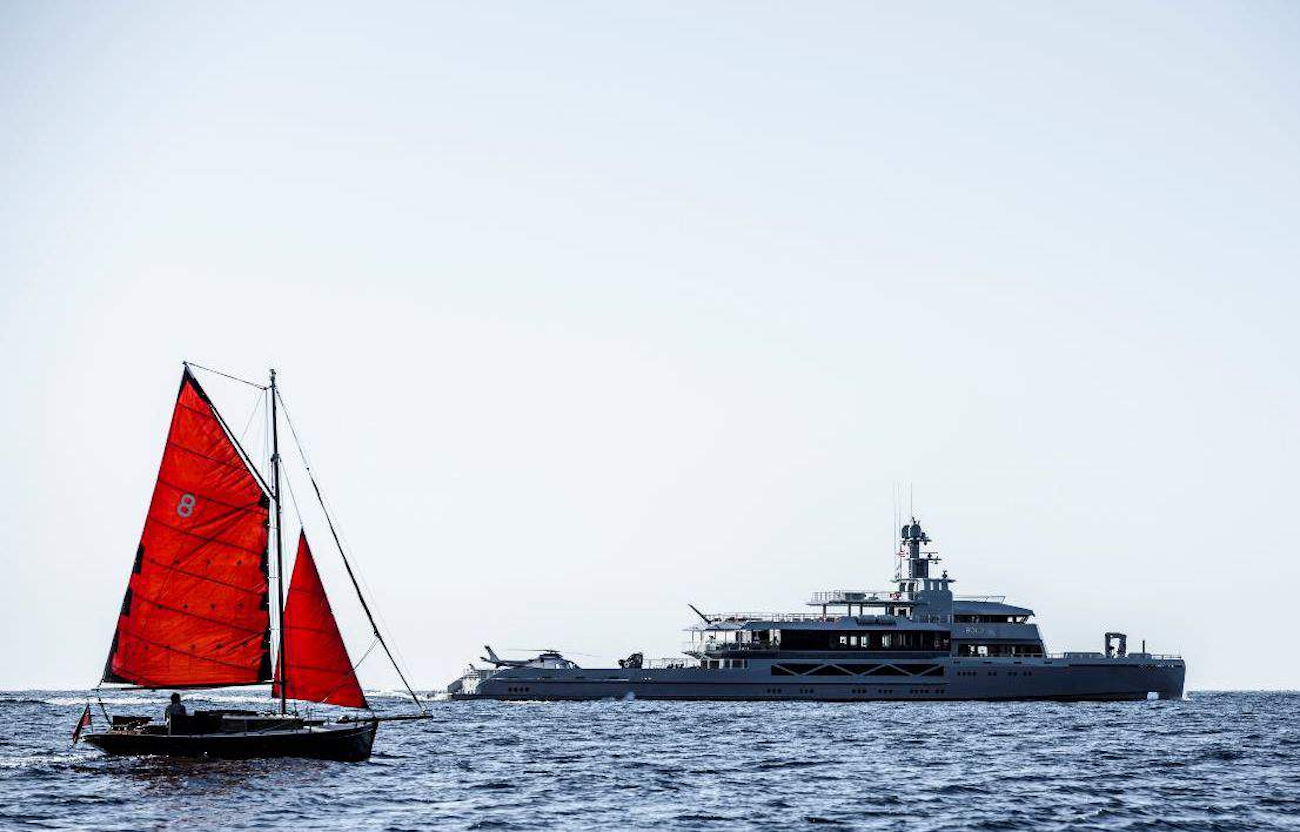 85m mega yacht explorer .png