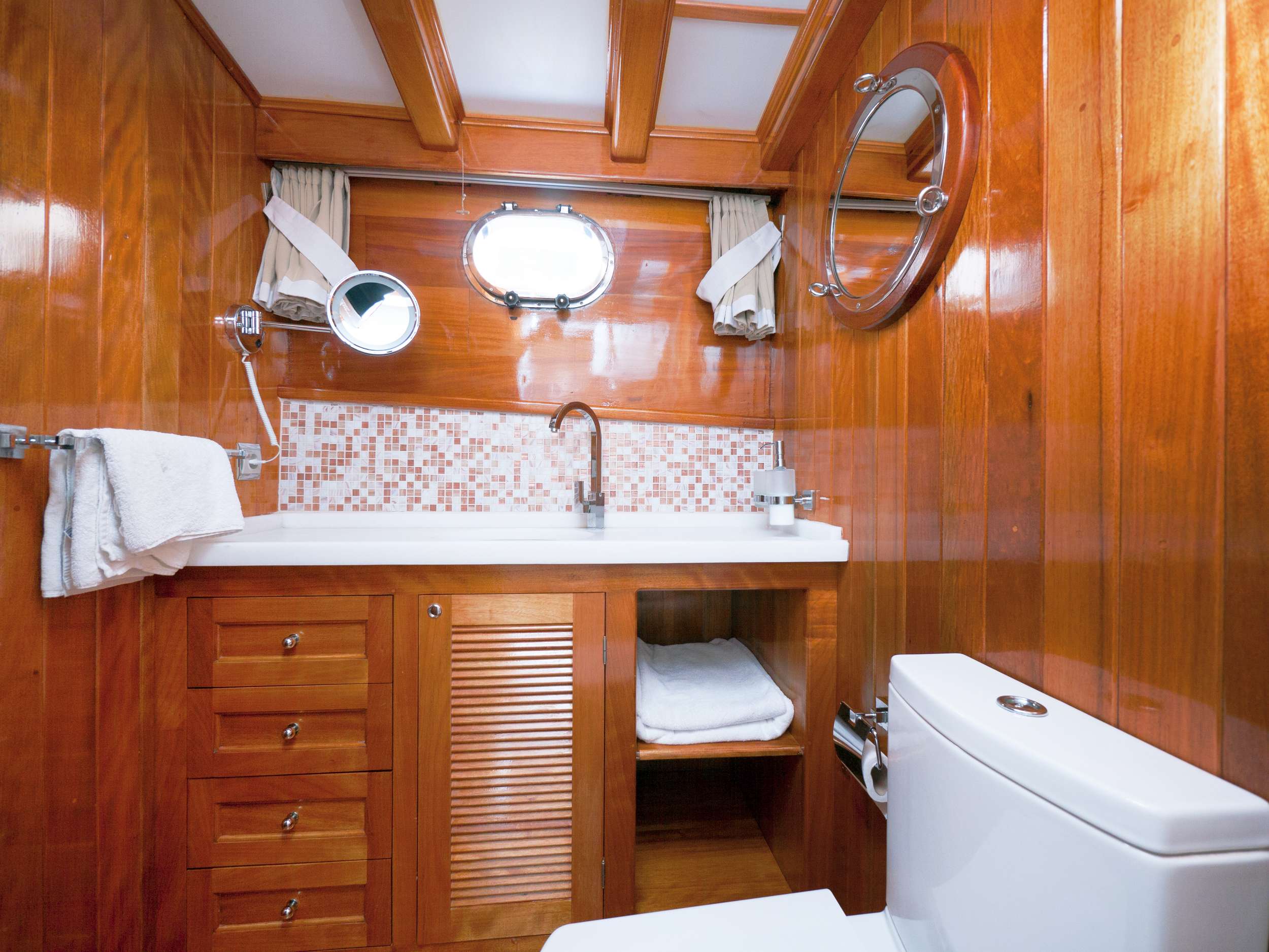 9983brochure7.jpg