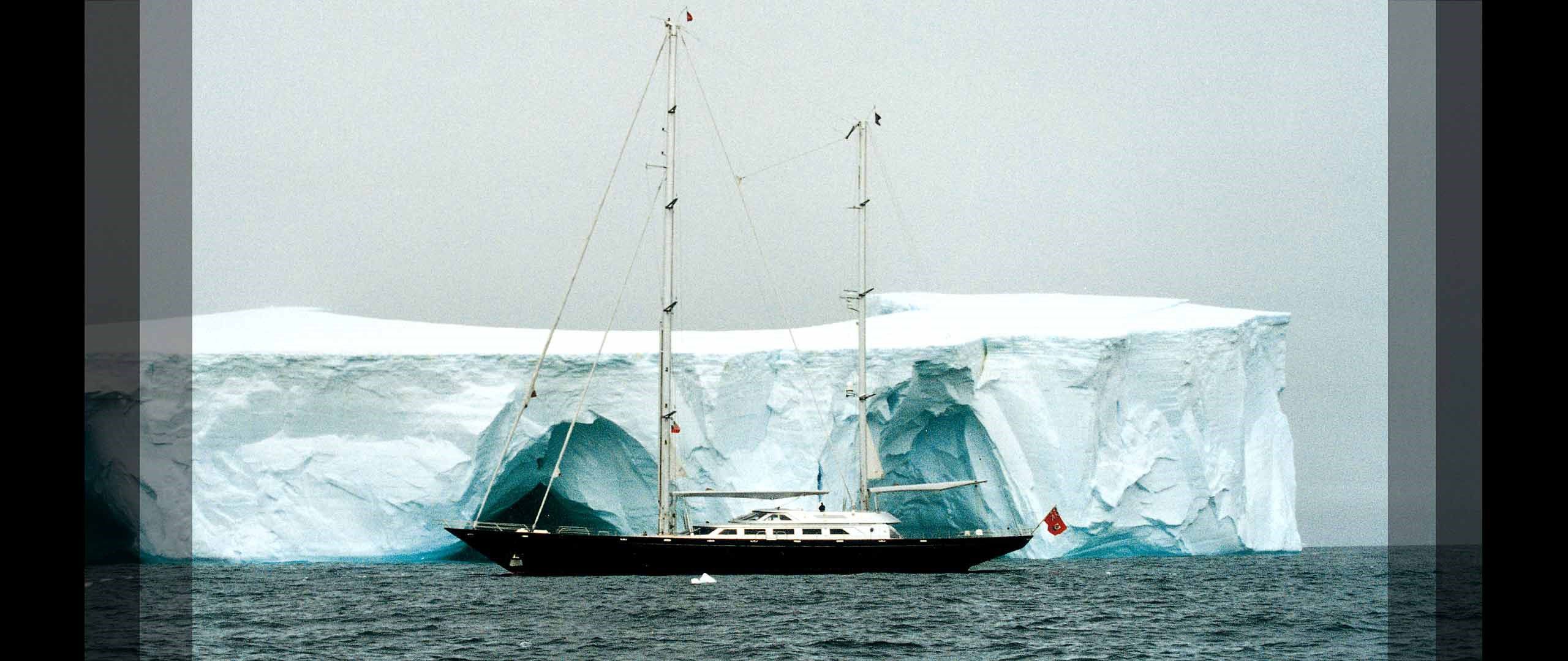 ANDROMEDA LA DEA exterior.jpg