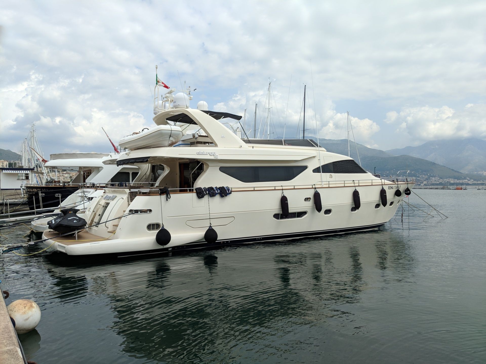 ARMA VII motor yacht.jpg