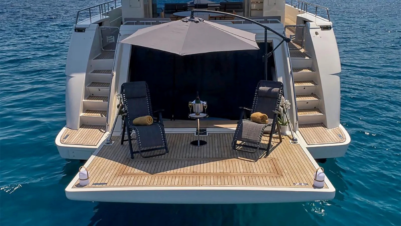 Aft Deck Relaxation Area .jpg