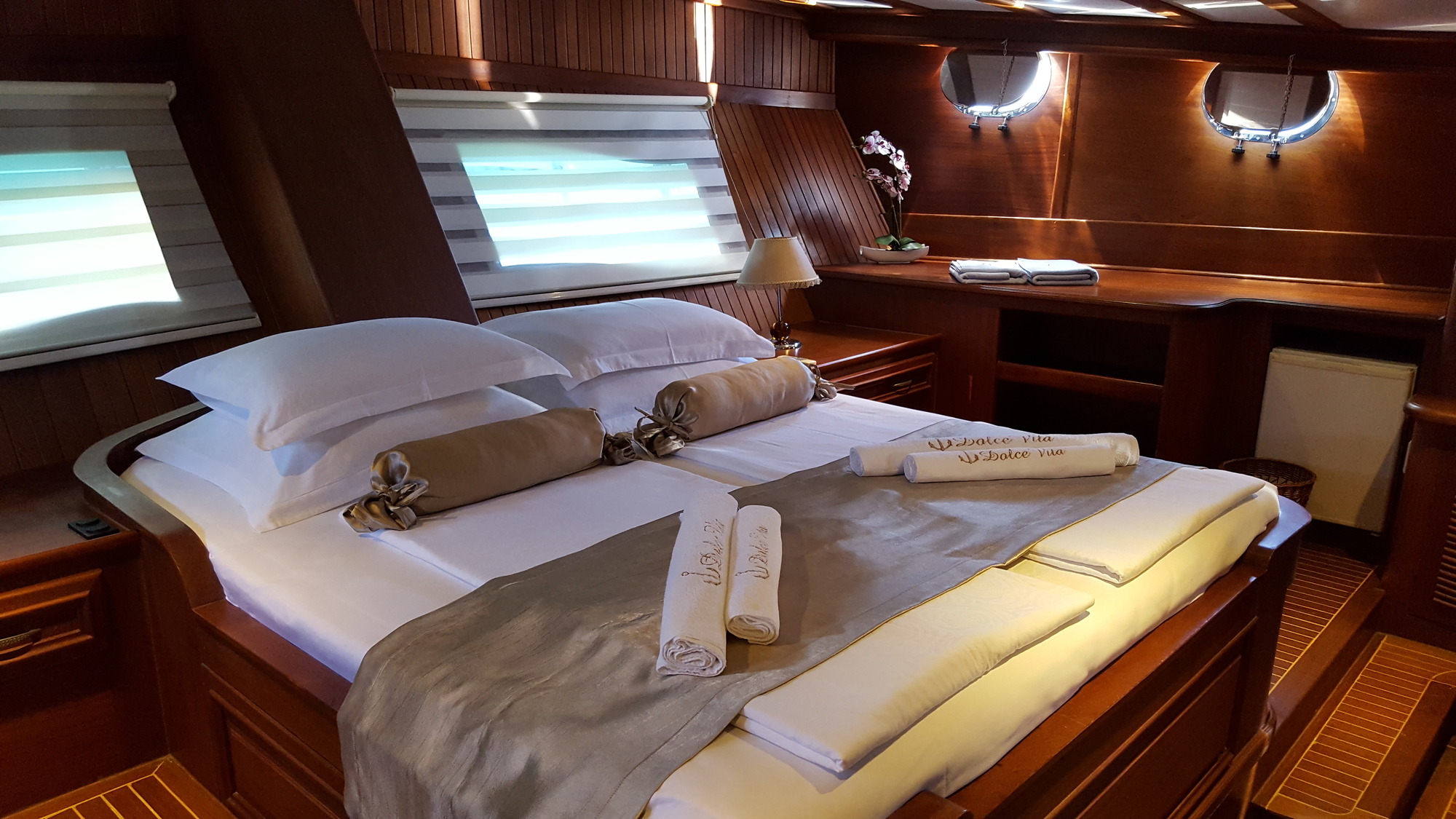 Aft cabin with full beam.jpg
