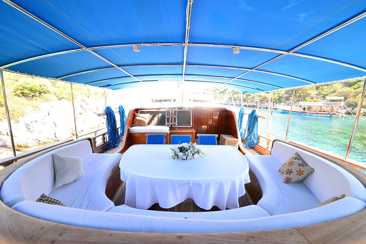Aft-Deck-on-Kayhan-5.jpg