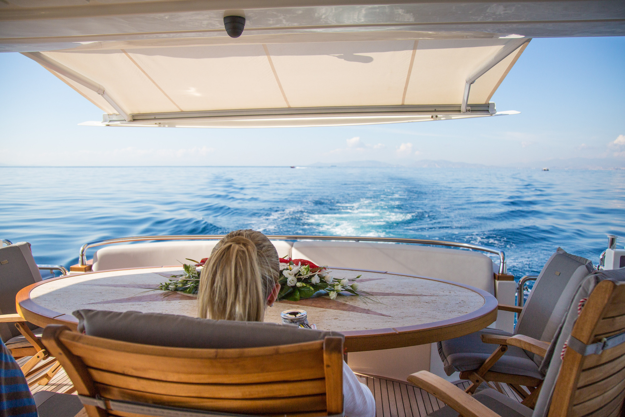 Alfresco dining aft deck.jpg