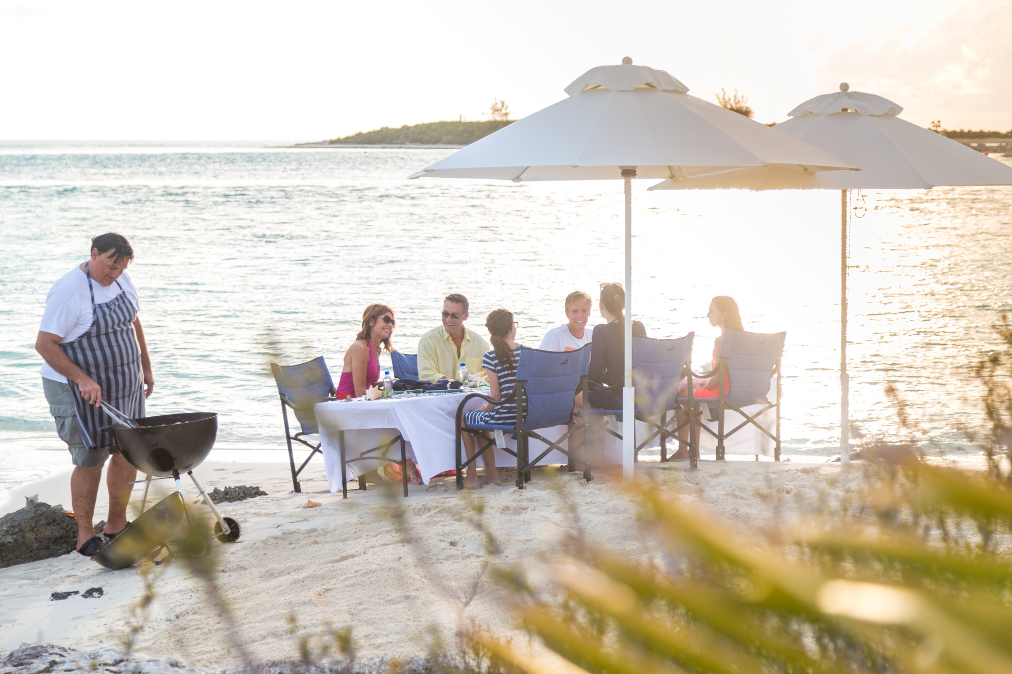 Alfresco dining ashore.jpg