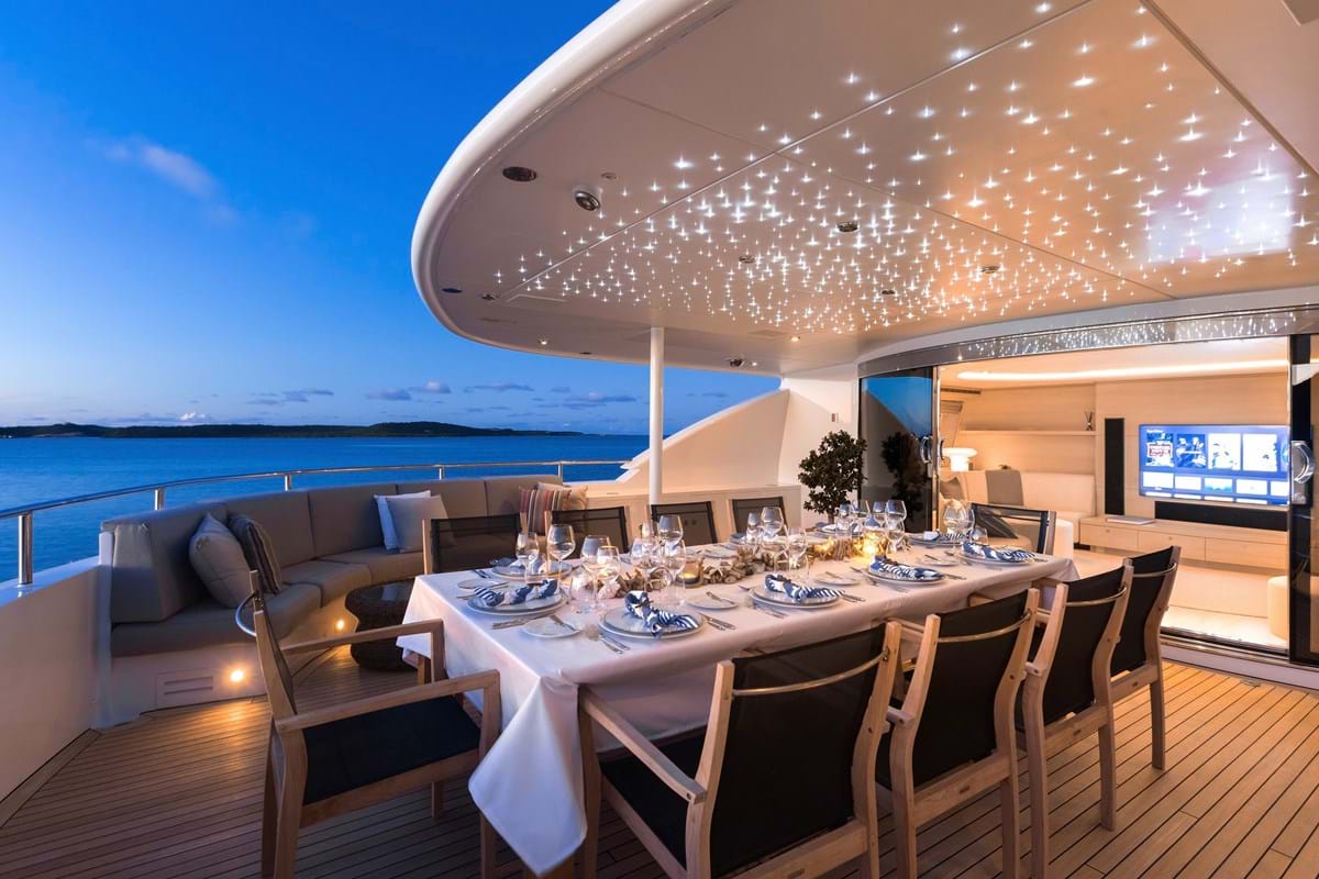 Alfresco dining table 3.jpg