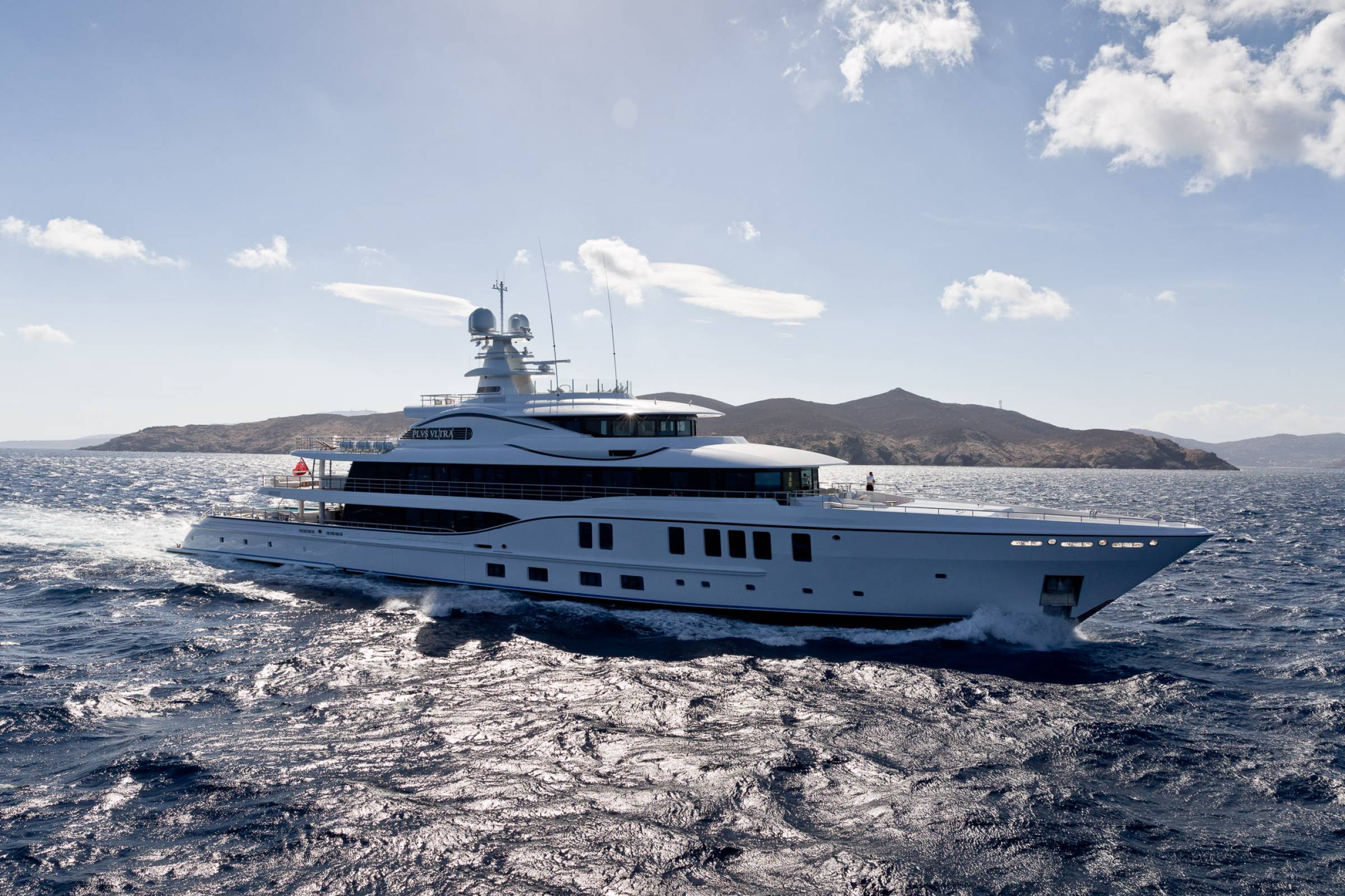 Amels Limited Edition 242 - profile underway.jpg