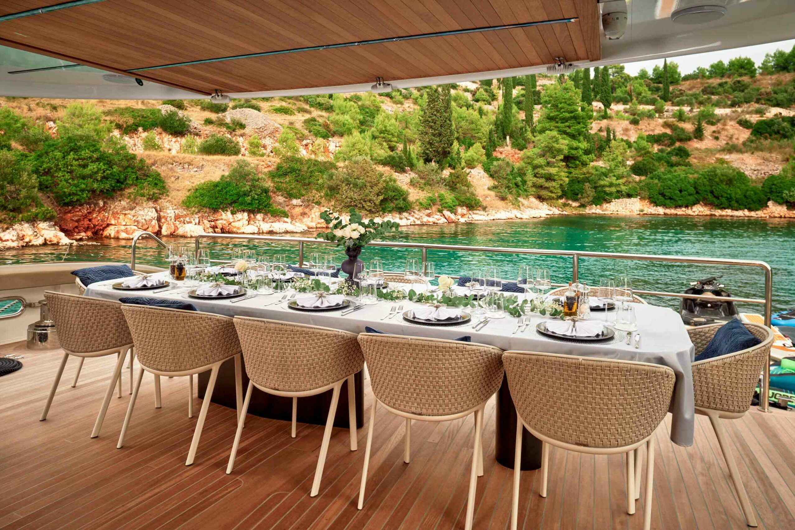 Anetta aft dining area.jpg