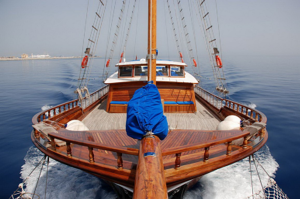 BAHRIYELI C - foredeck.jpg