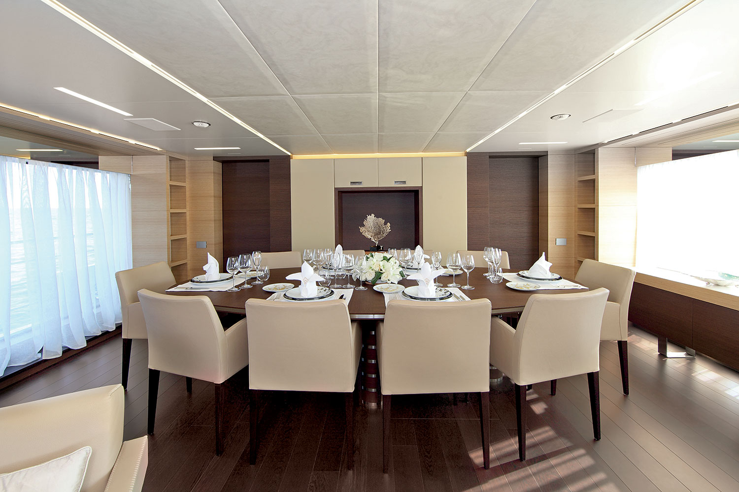 BS003 dining room.jpg
