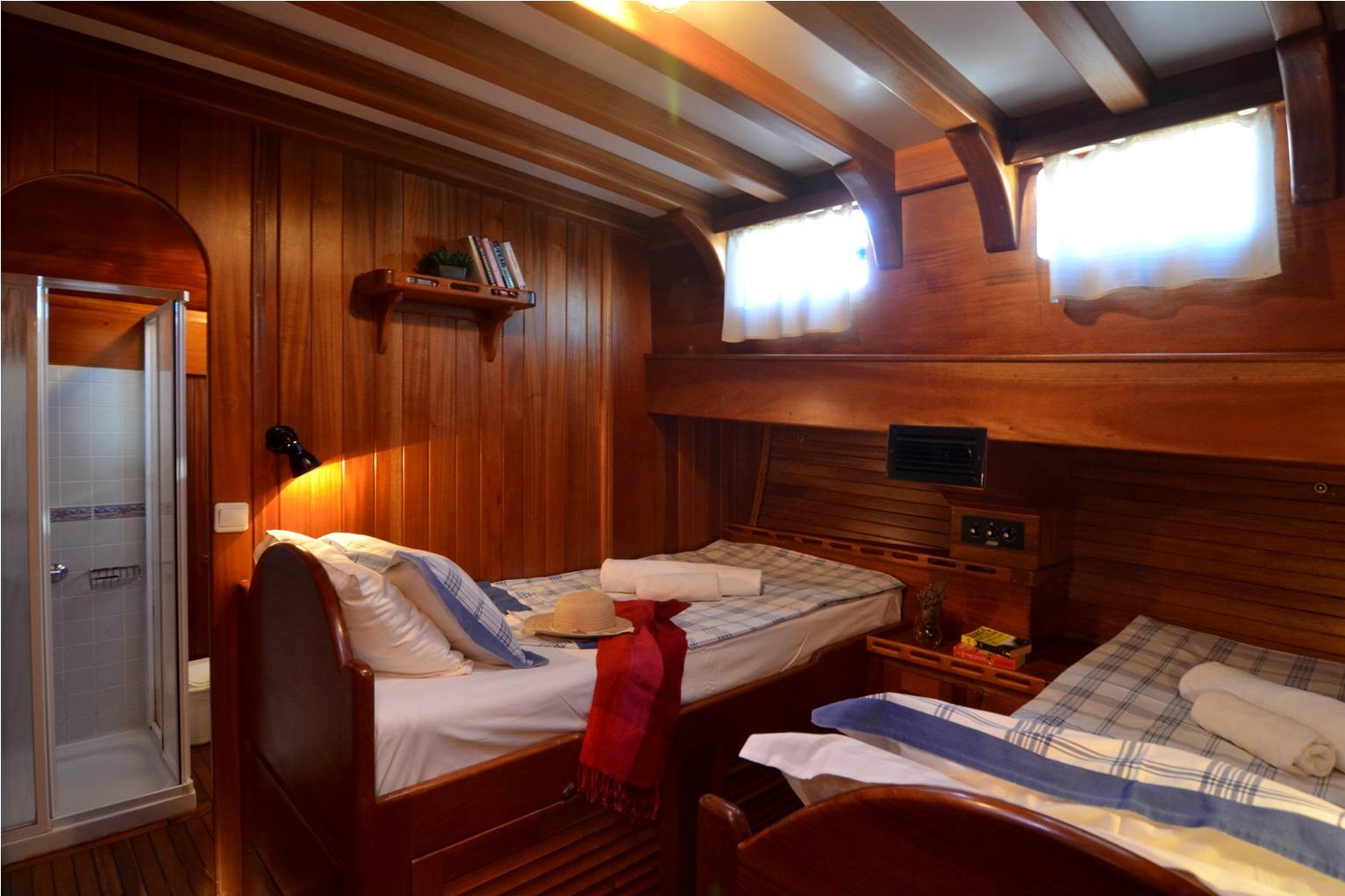 BZ-Forward-Twin-Cabin-e1412351353888.jpg