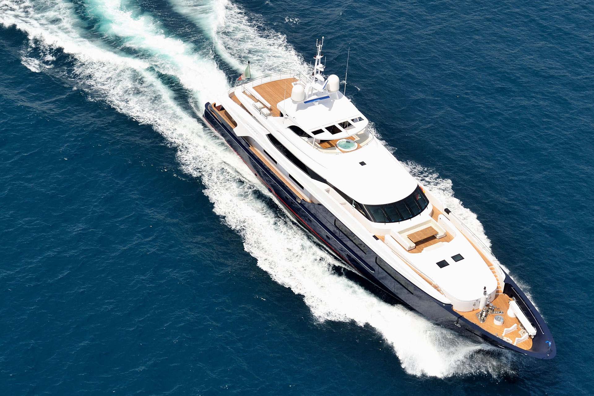 Baglietto motor yacht from aboave - Credit Paszkowski Design.jpg