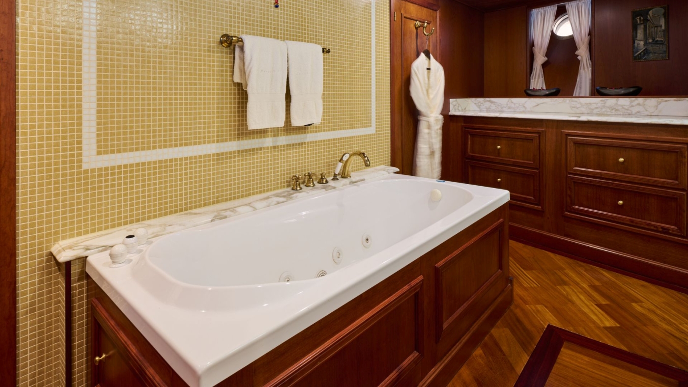 Bath Tub.jpg