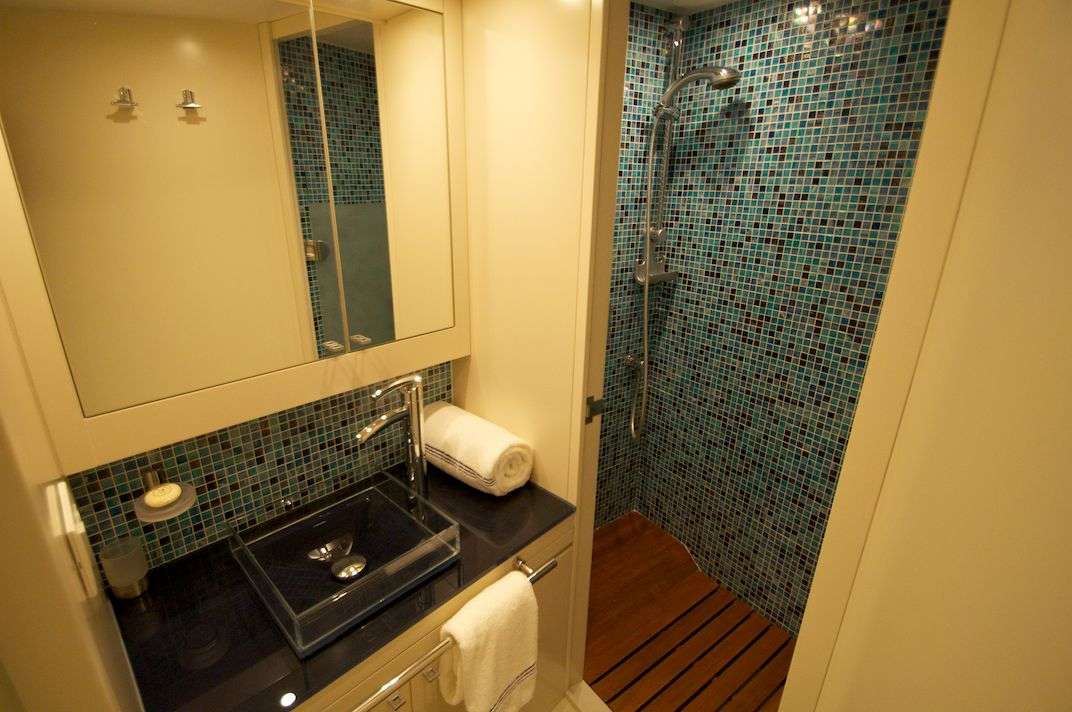 Bathroom 3.jpg