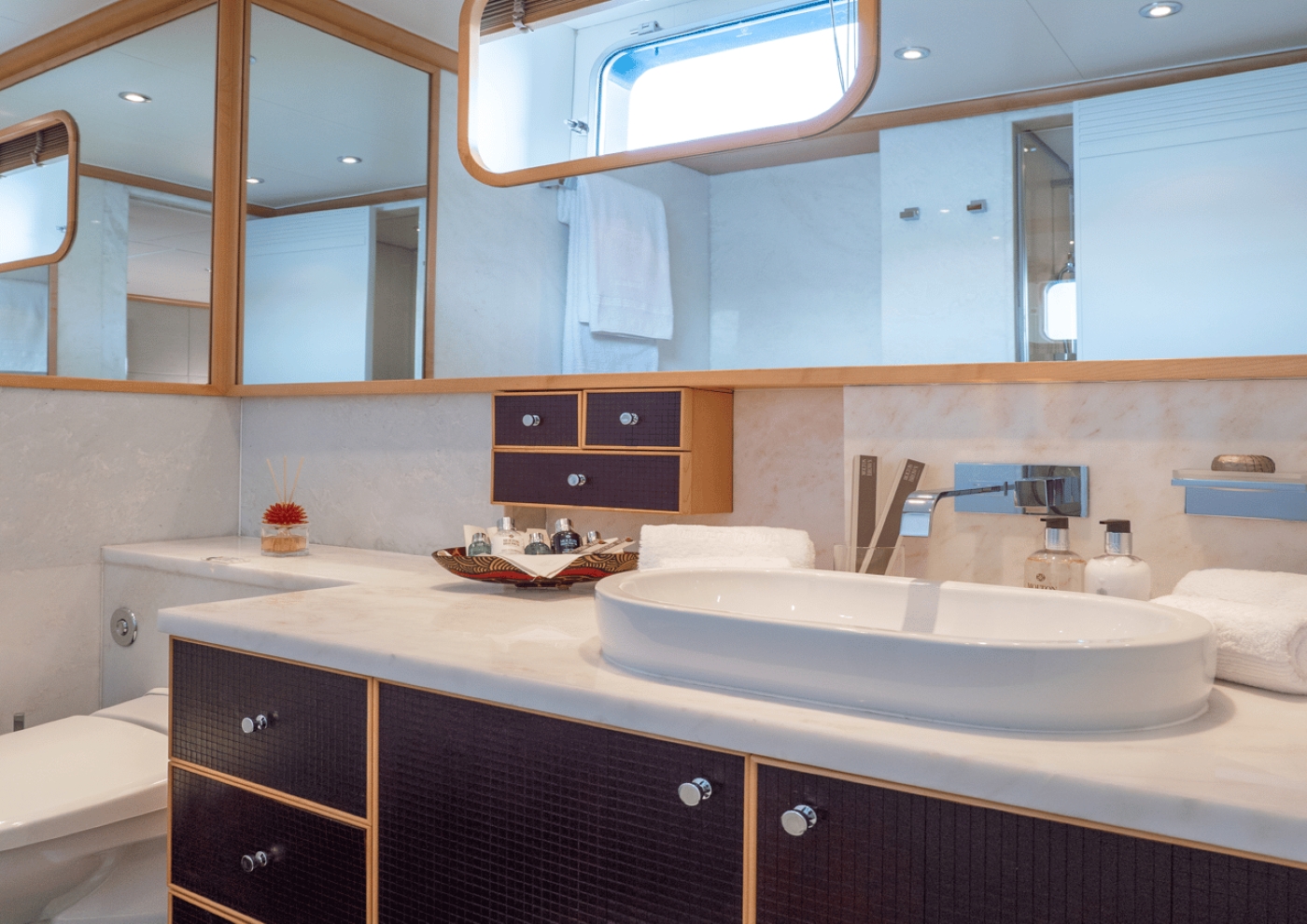 Bathroom Area 01.jpg