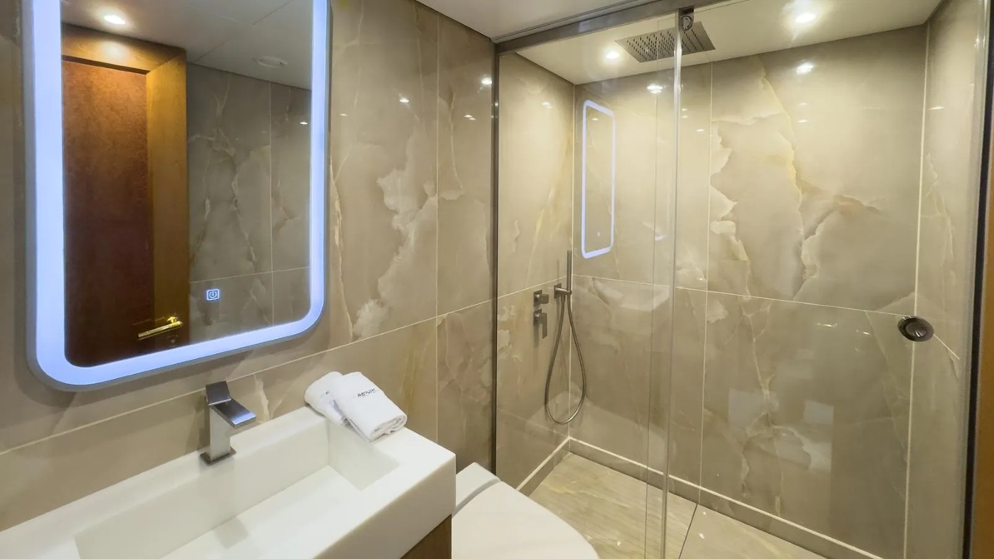 Bathroom Area 03.jpg