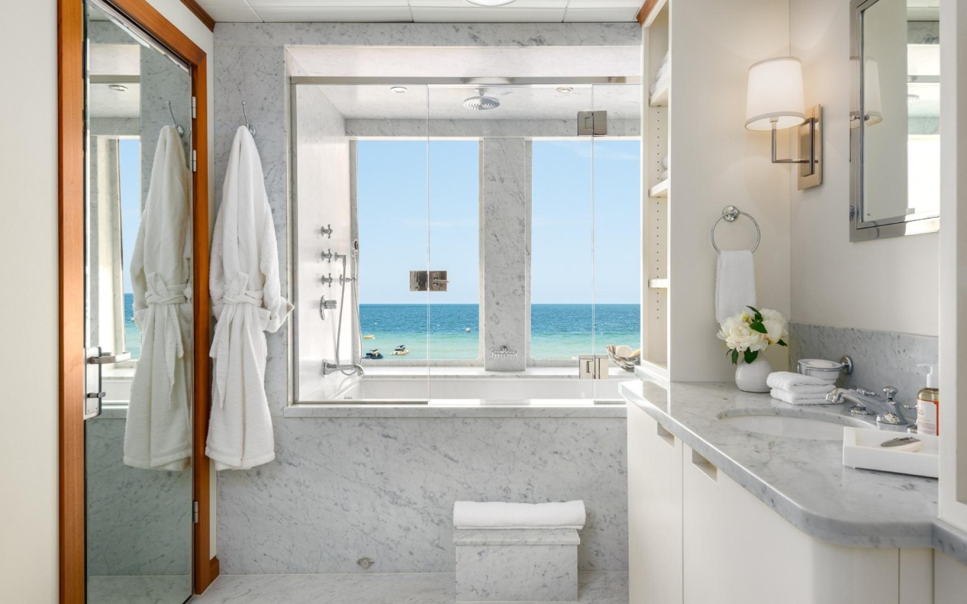 Bathroom with ocean views.jpg