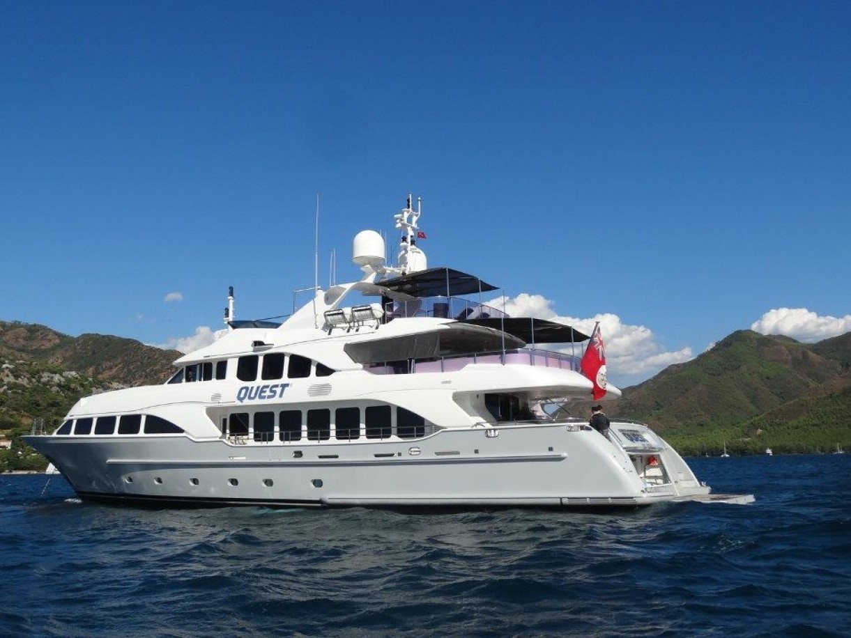 Benetti Yacht QUEST R.jpg