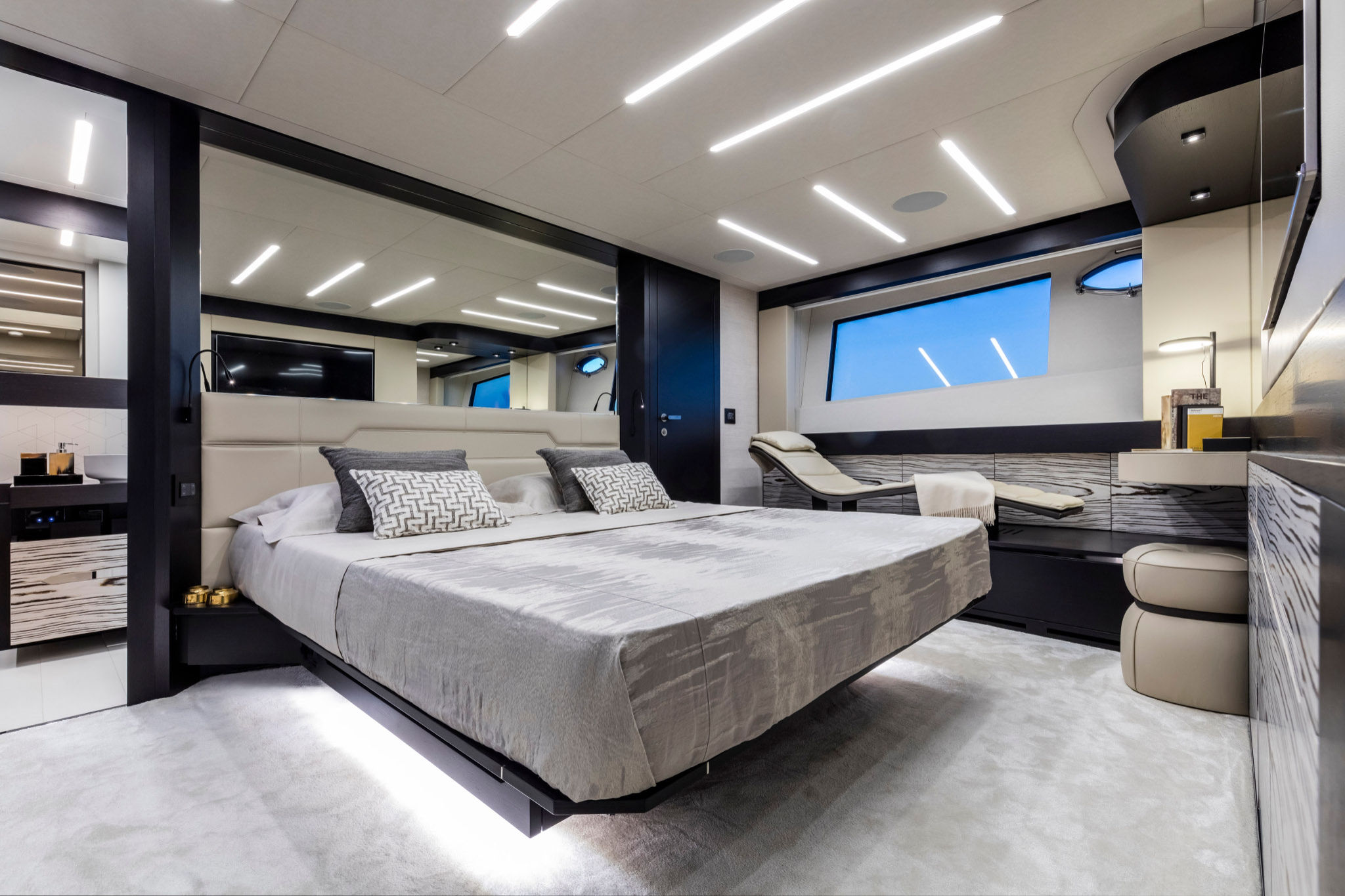 Beyond cabin lower deck 1.jpg