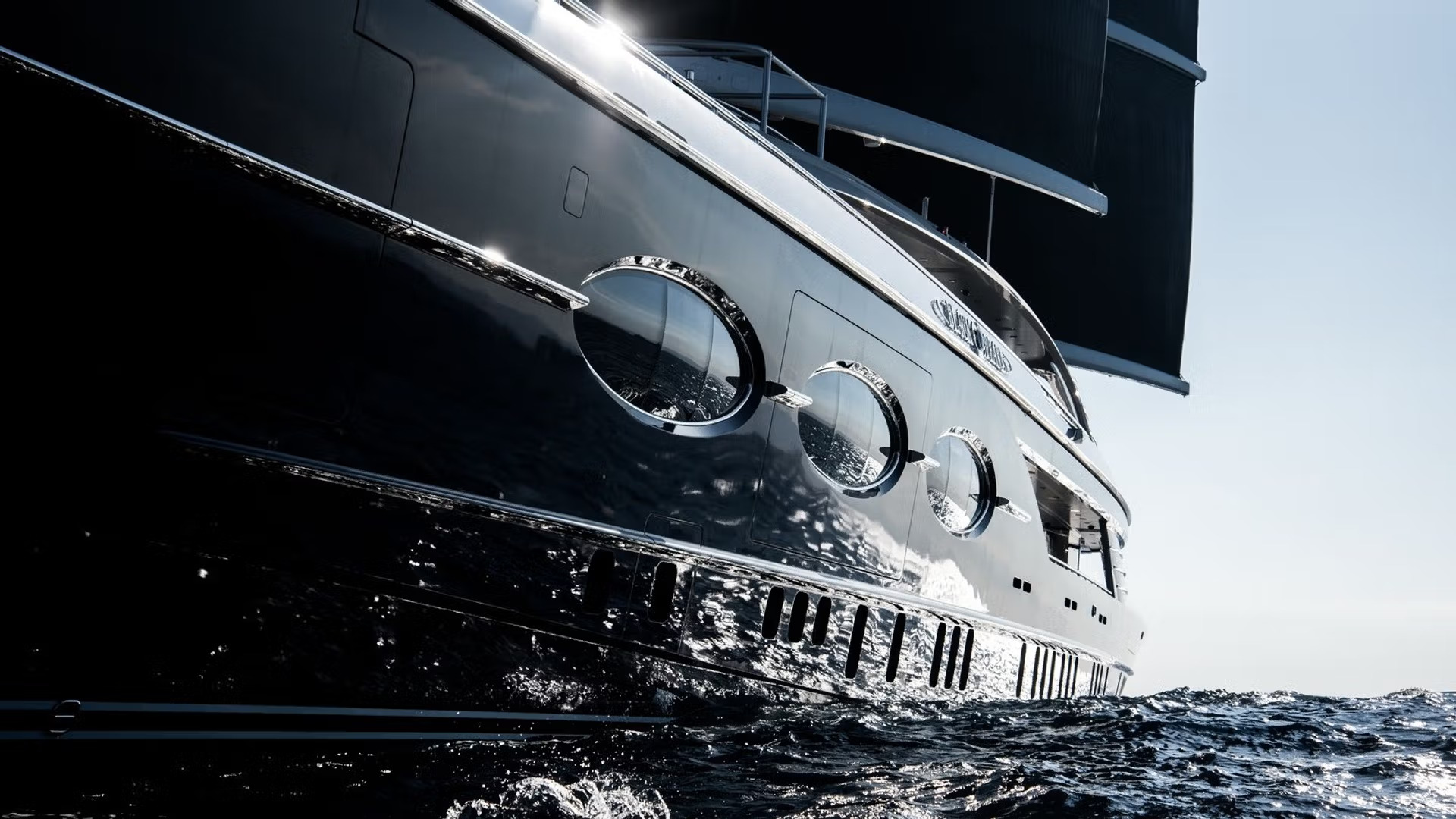 Black-Pearl-yacht-detail-Photo-Tom-Van-Oossanen_1.jpg