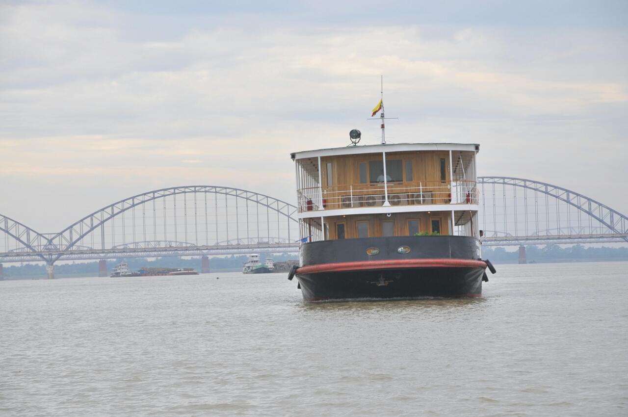 Bow view of ZAWGYI River Yacht .jpg