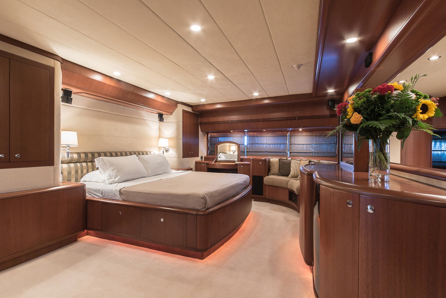 CLARITY-Master-Cabin-1.jpg