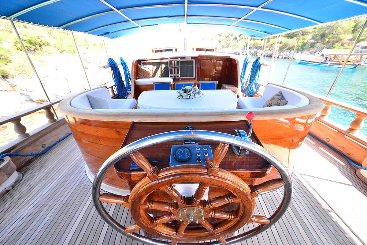 Captain-Area-on-Aft-Deck.jpg
