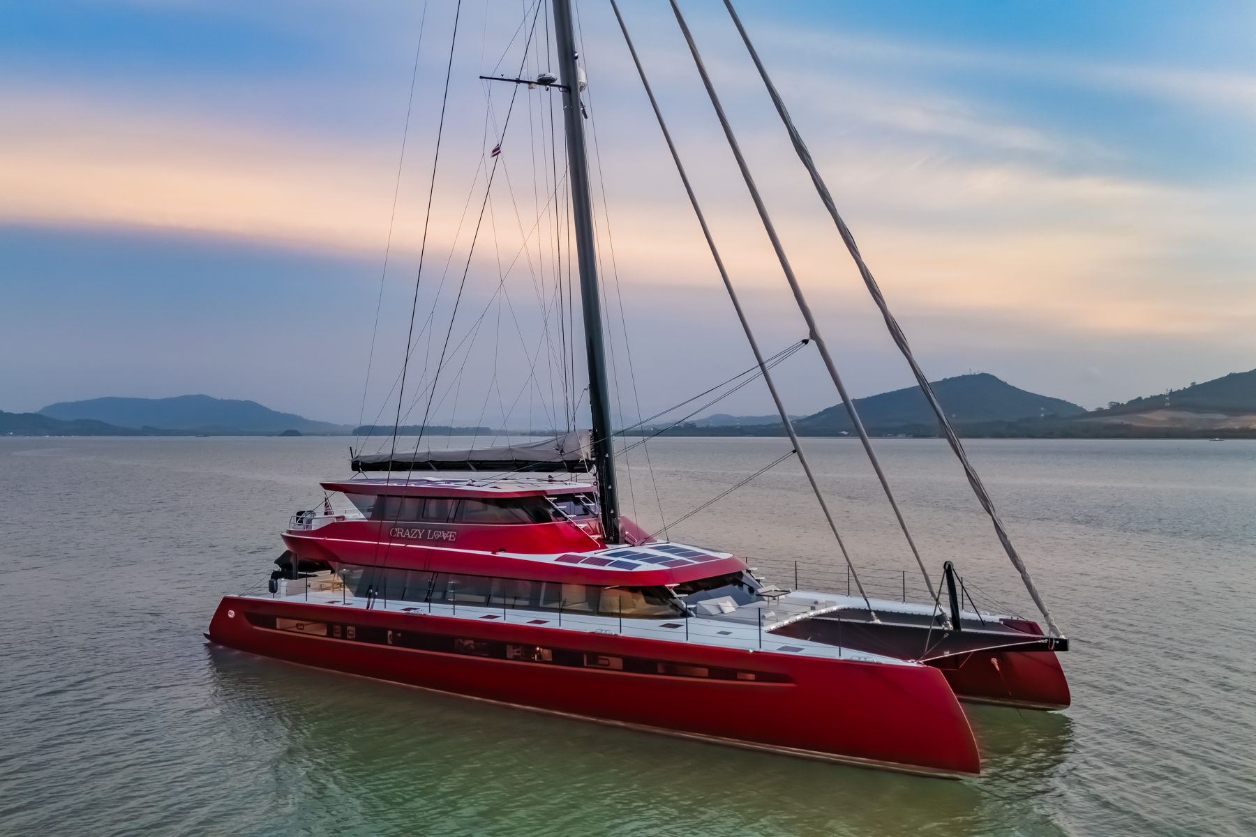 Catamaran CRAZY LOVE profile.jpg