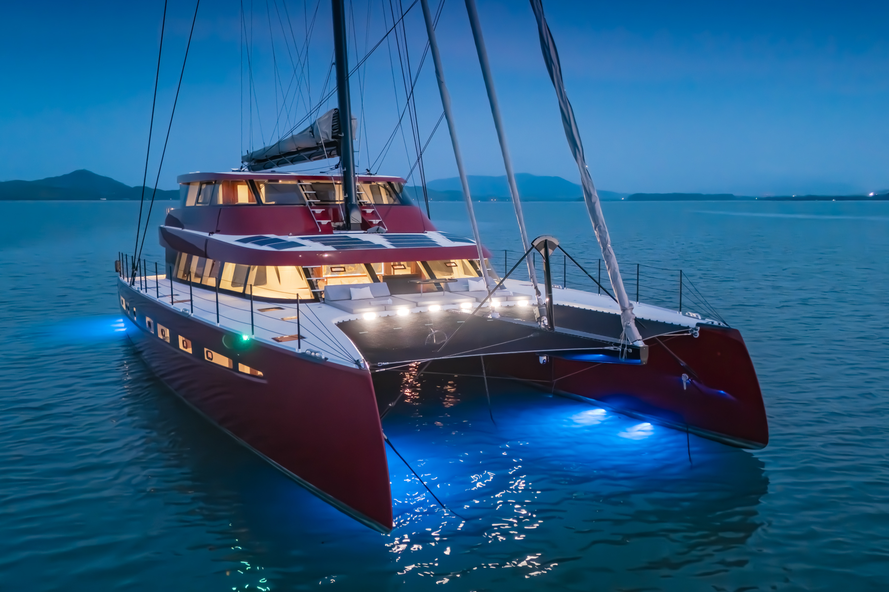 Catamaran CRAZY LOVE underwater lighting.jpg