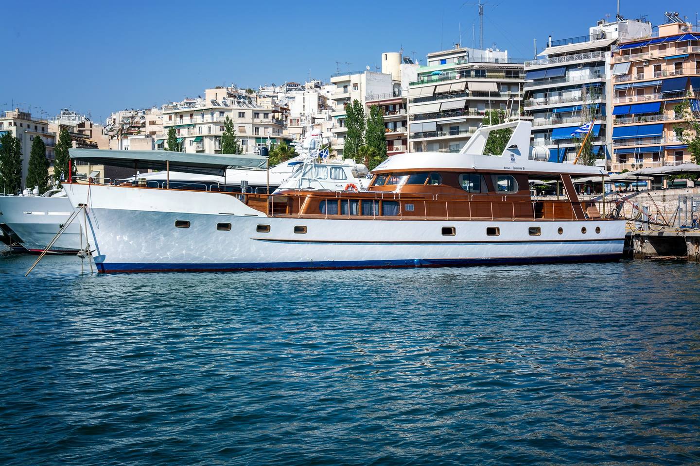Classic motor yacht AMANDA.jpg
