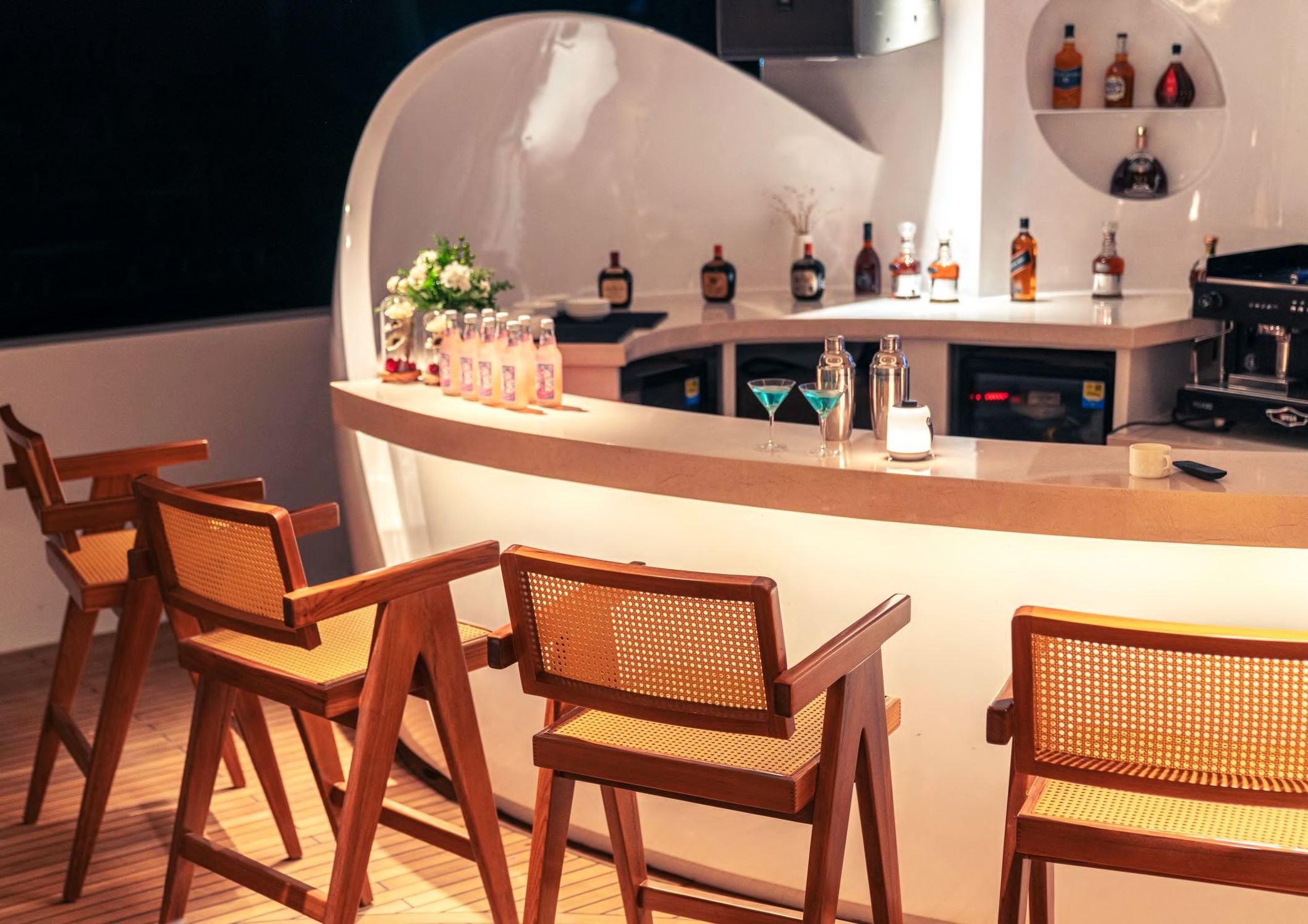 Cocktail bar.jpg
