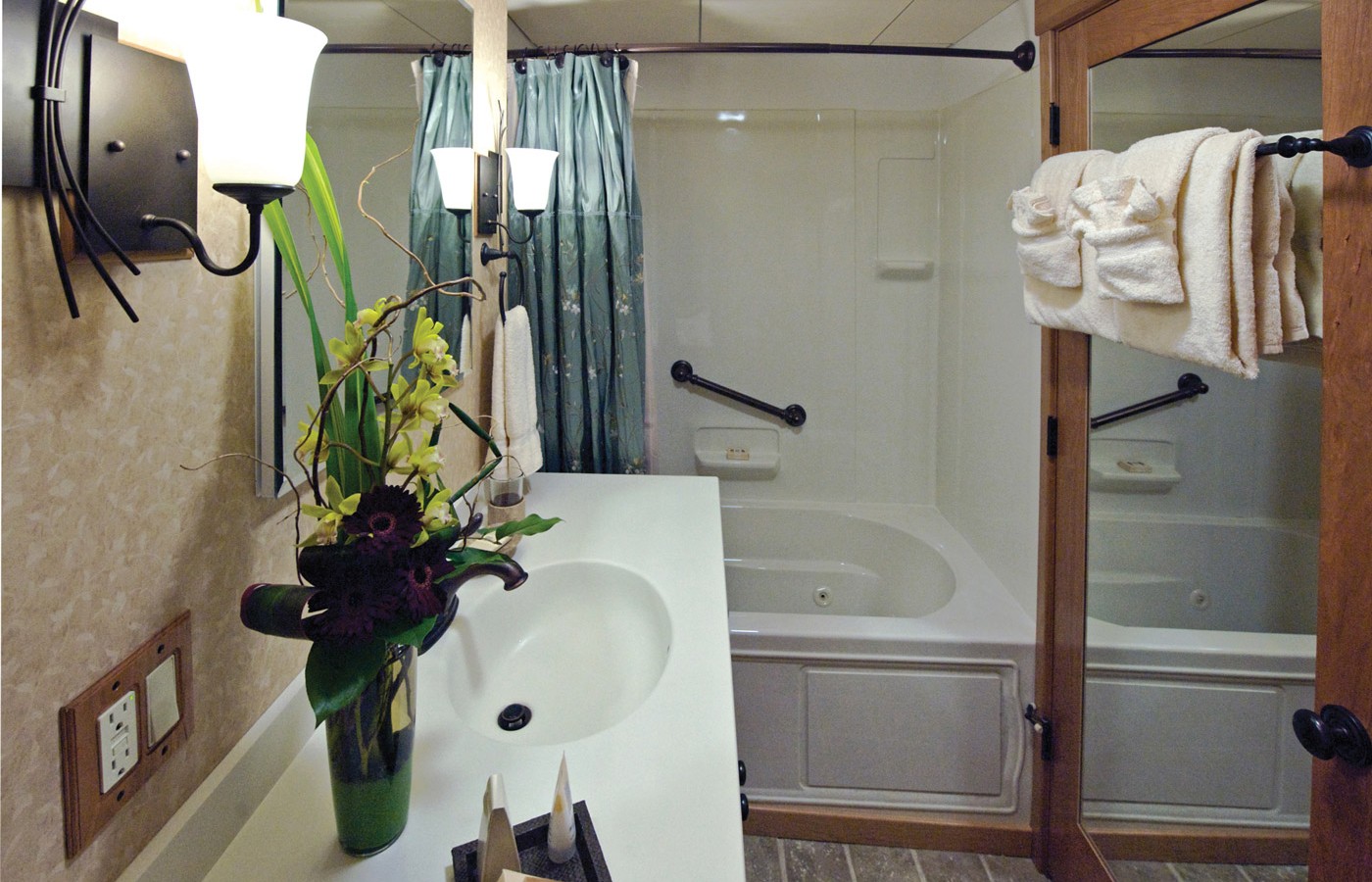 Commodore Suite  2.jpg