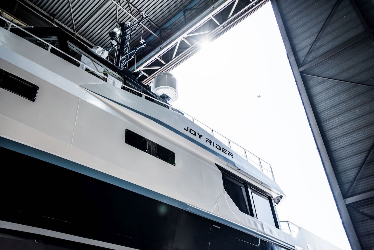 DAMEN YS4508 JOY RIDER laeving shed.jpg