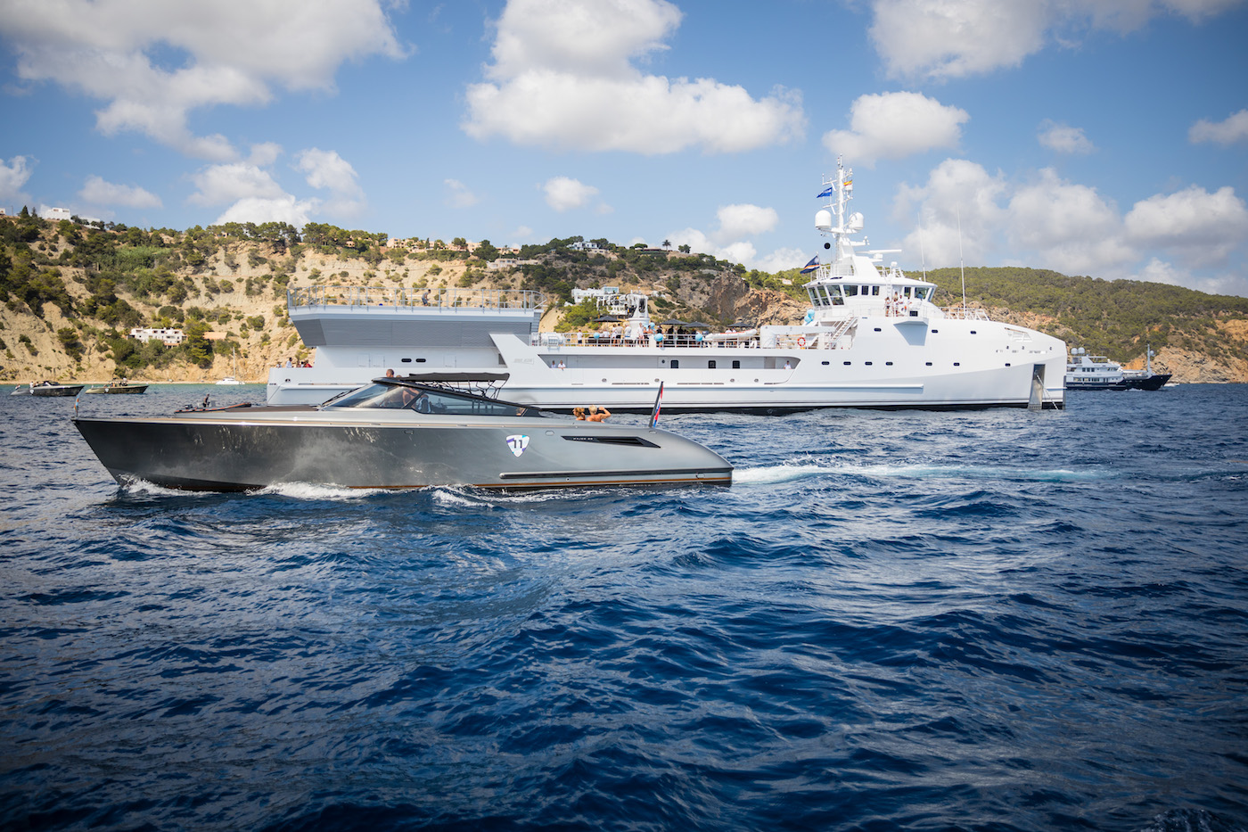 DAMEN Yacht Support GAME CHANGER  - pre refit (9).jpg