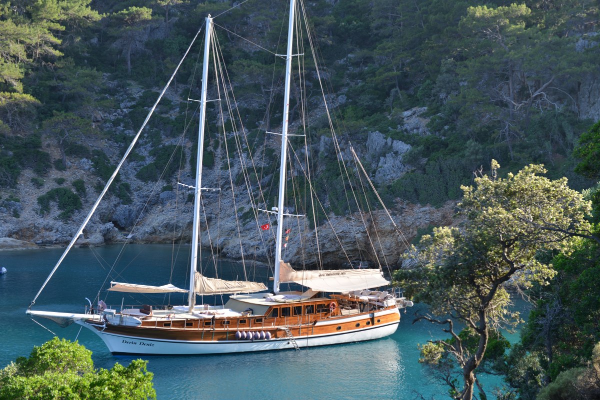 DERIN DENIZ Turkish gulet yacht.jpg