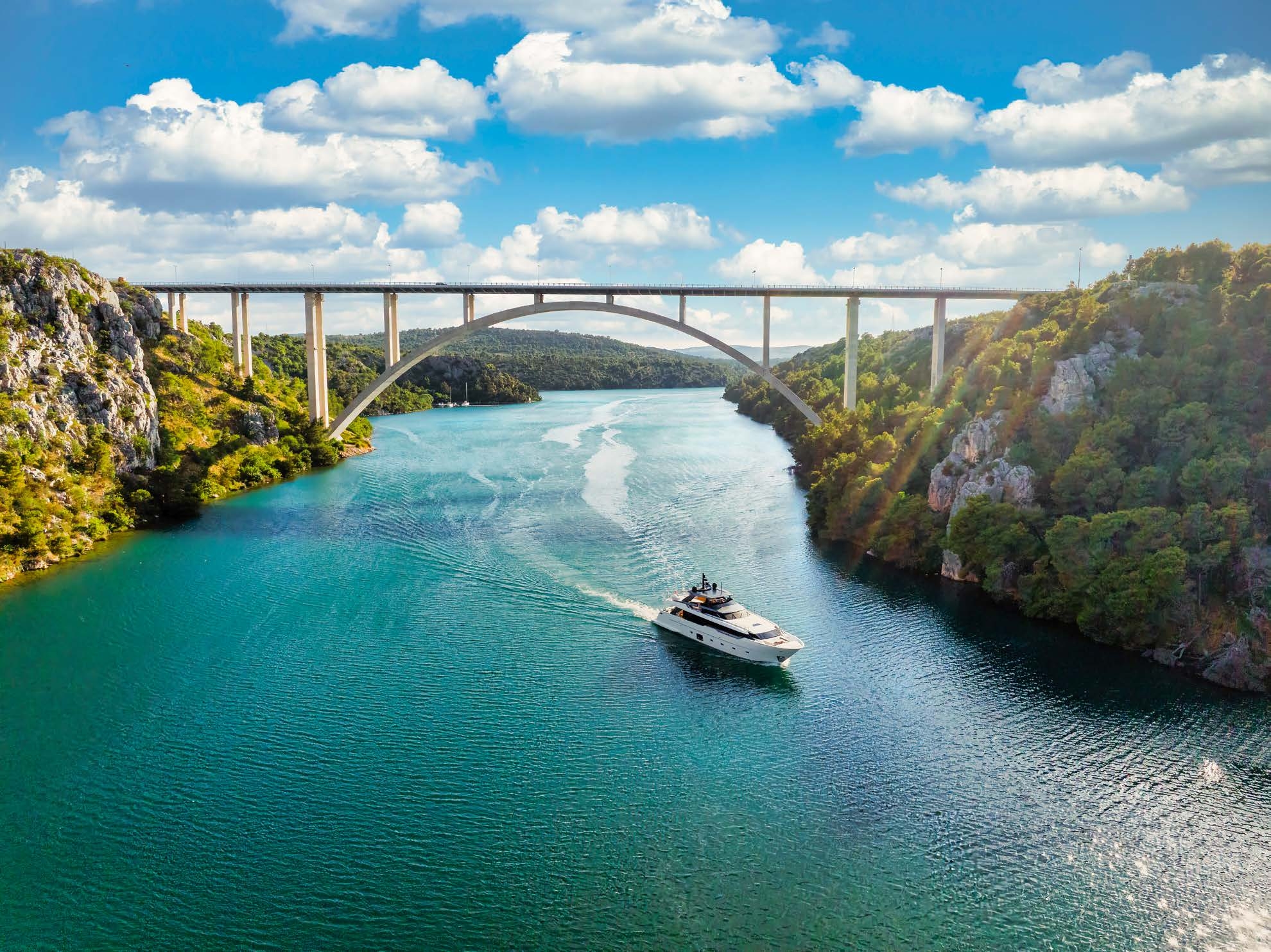 DESTINO cruising.jpg