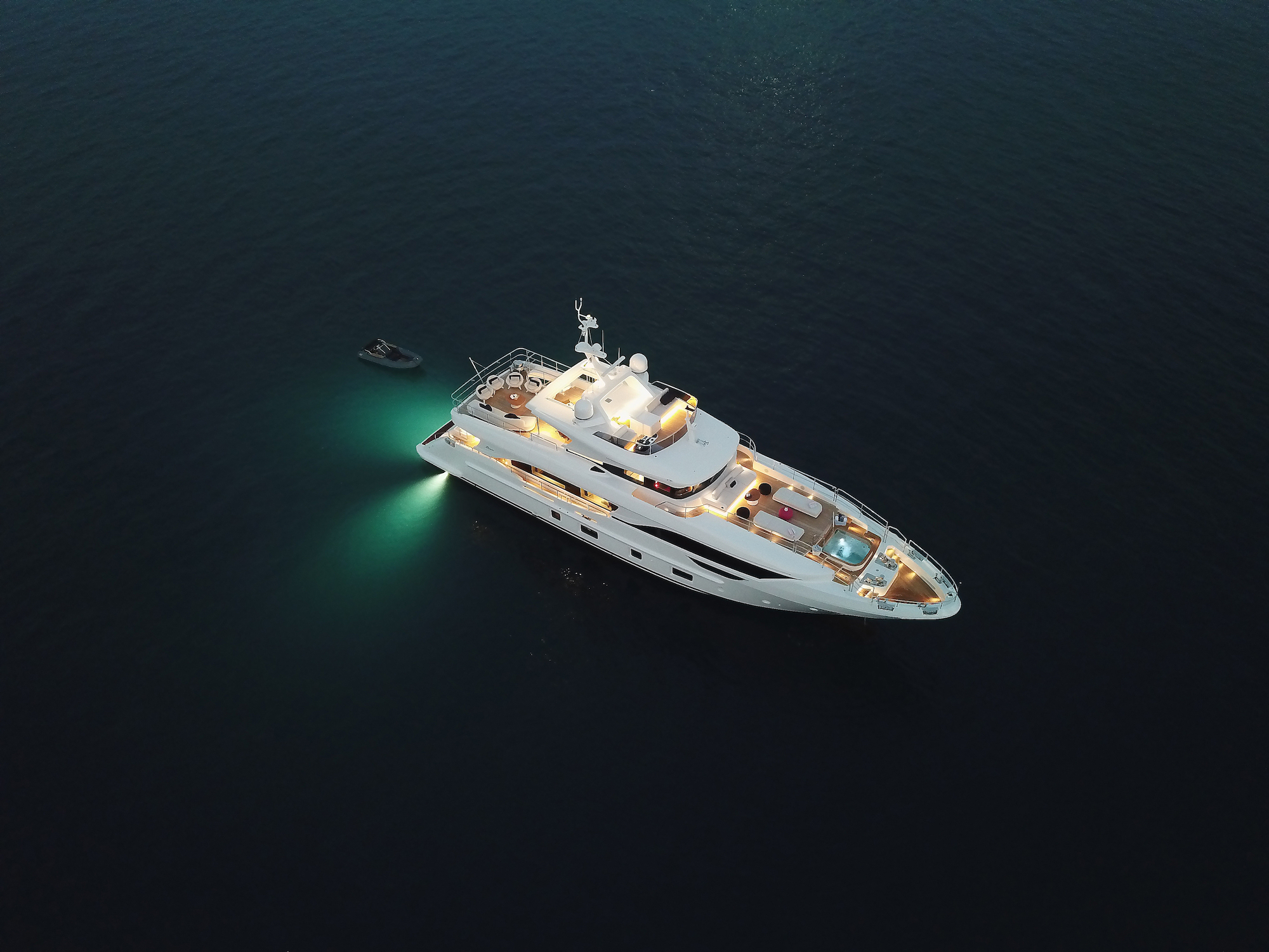 Delfino 95 superyacht by Benetti.jpg