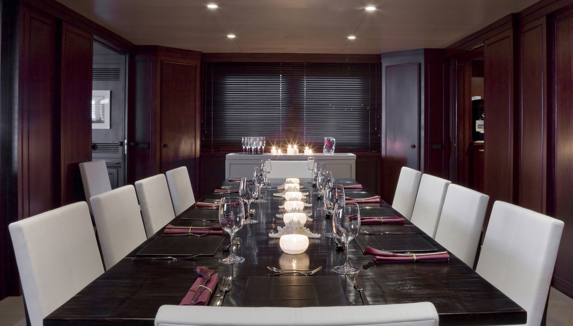 Dining 345.jpg