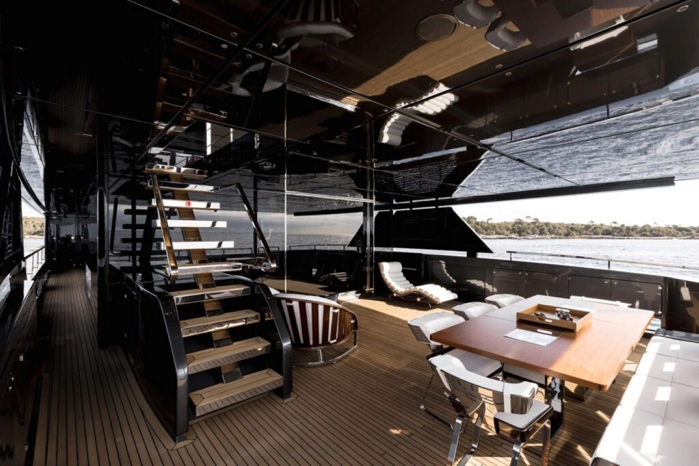 Dining Area with sea views.jpg