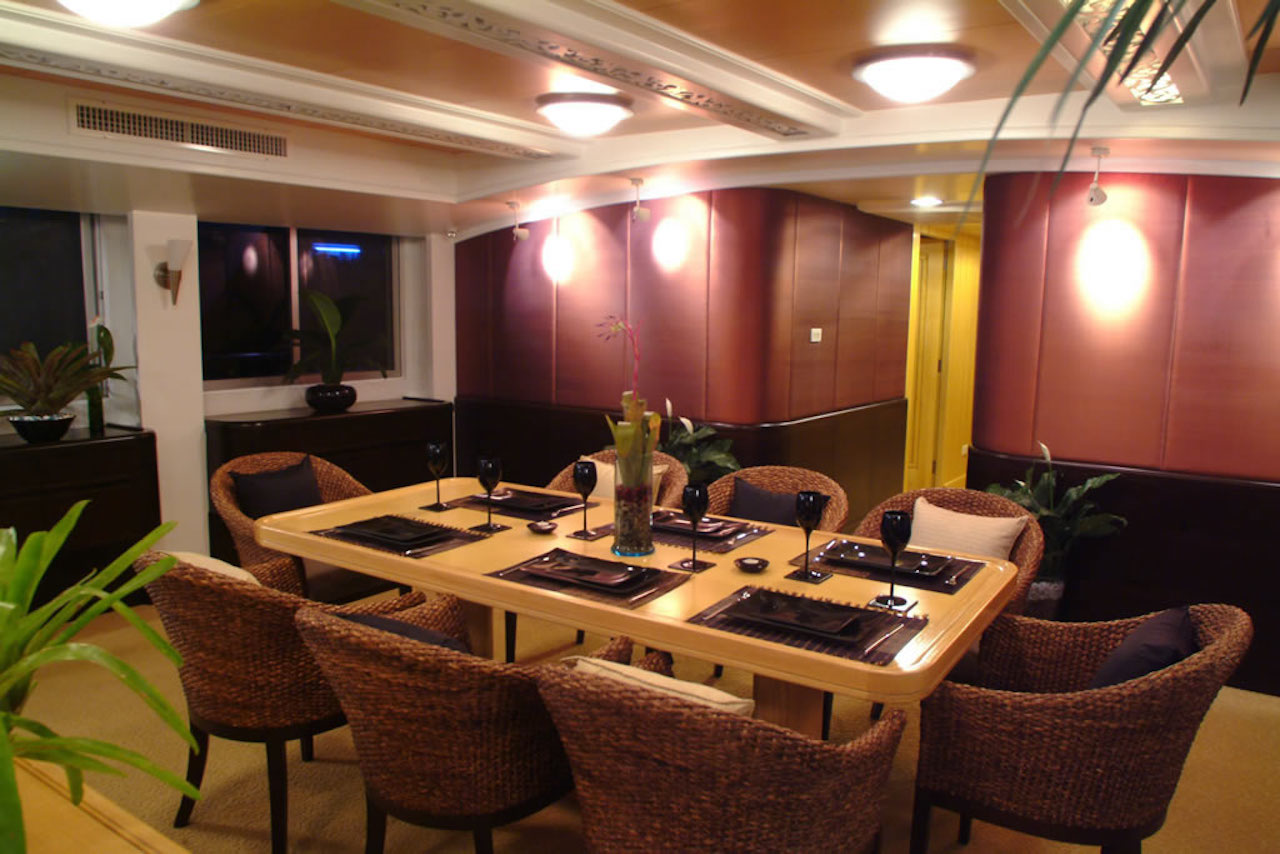 Dining Area.jpg