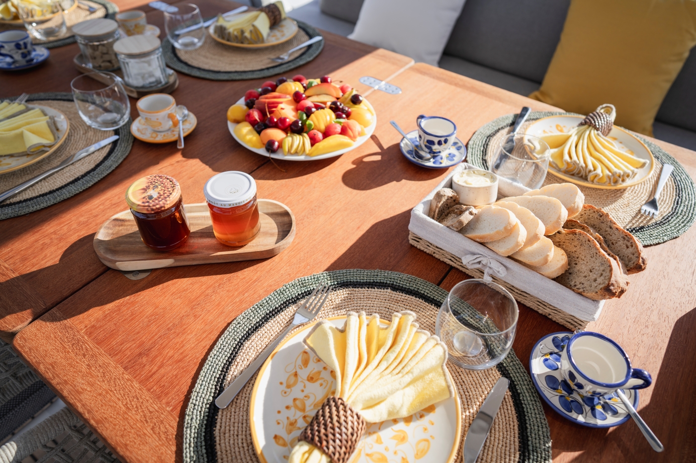Dining Table  01.jpg