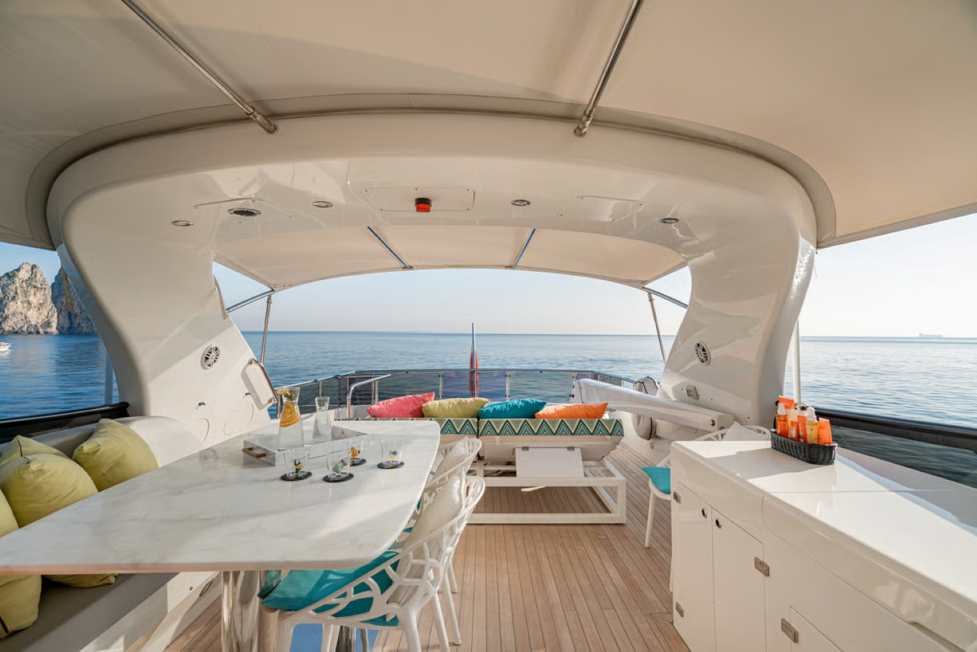 Dining with sea views 01.jpg