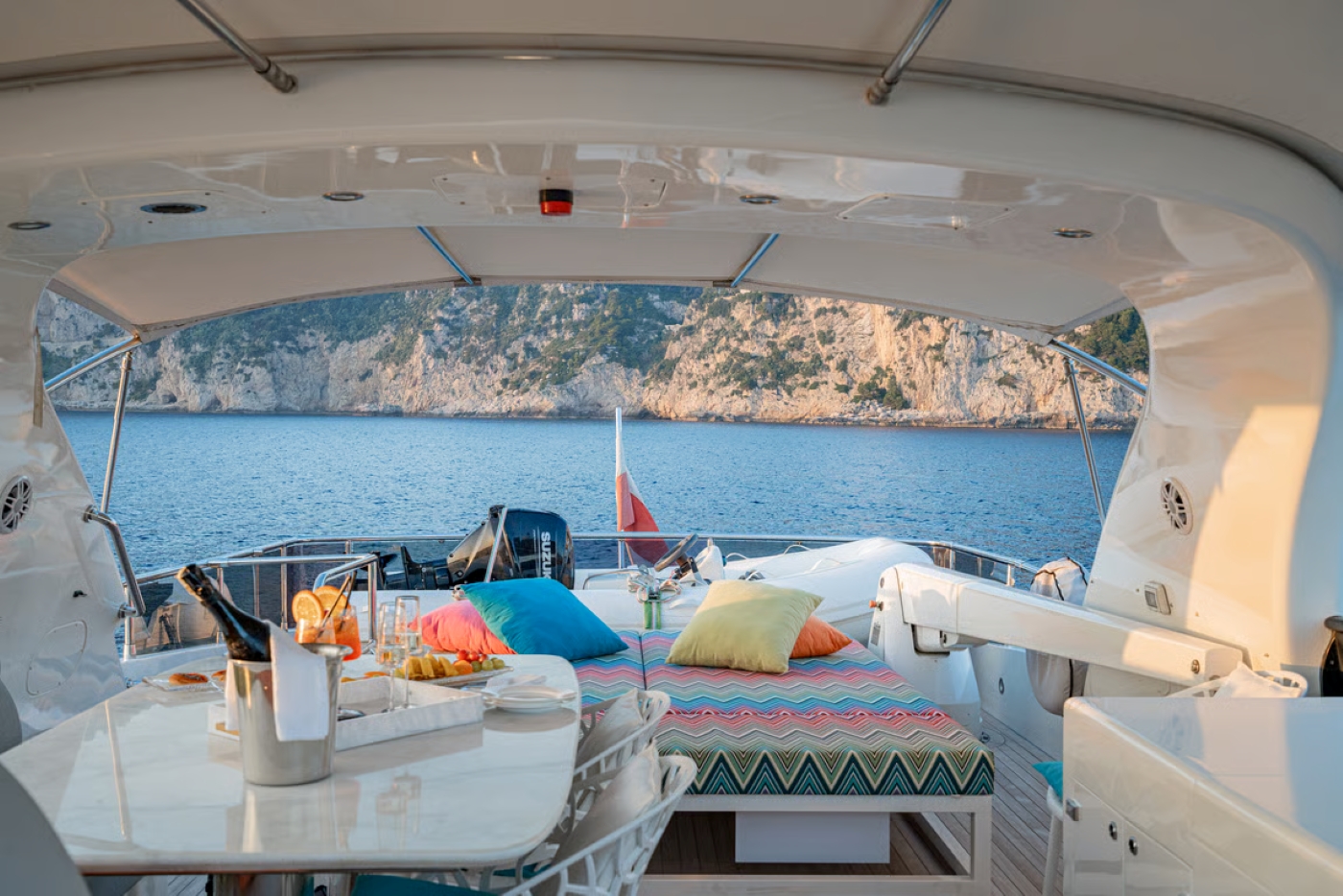 Dining with sea views 02.jpg