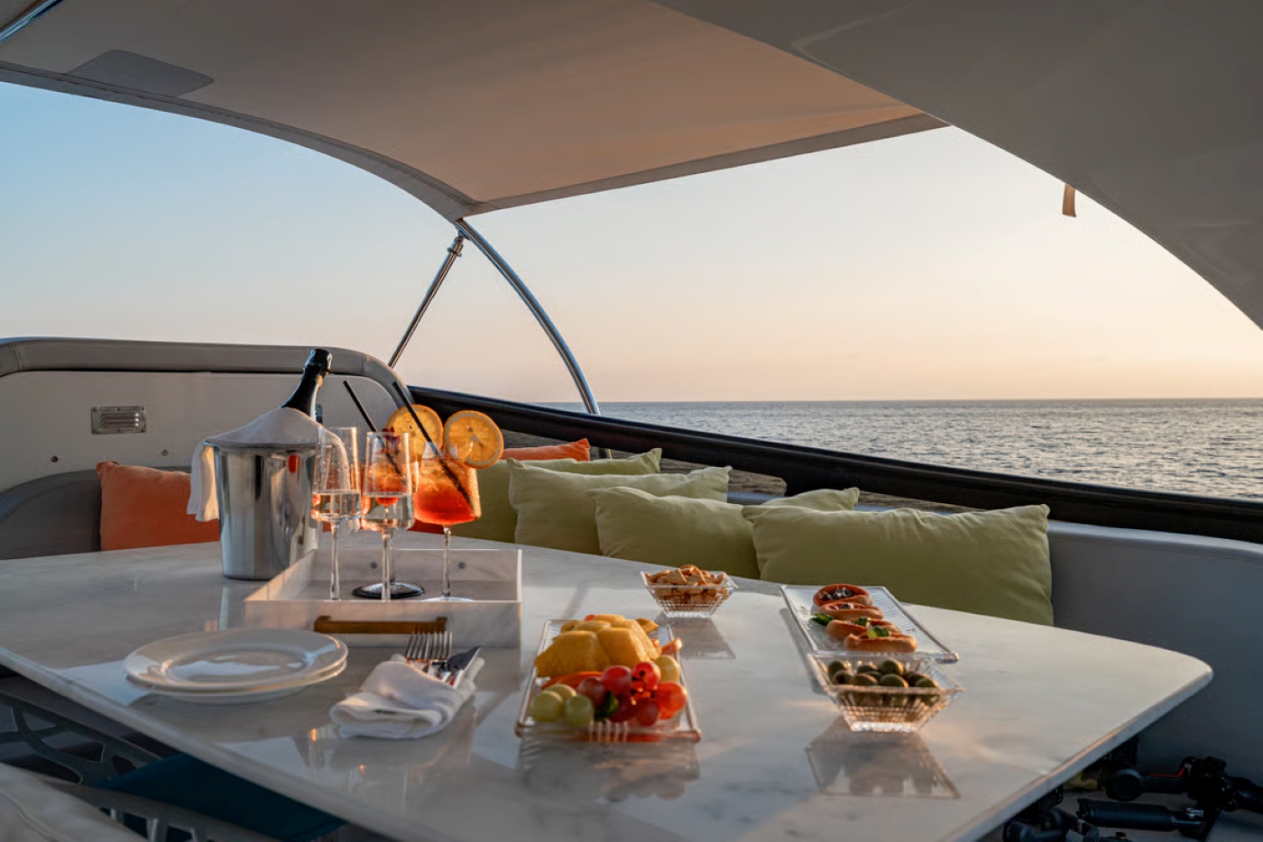 Dining with sea views 04.jpg