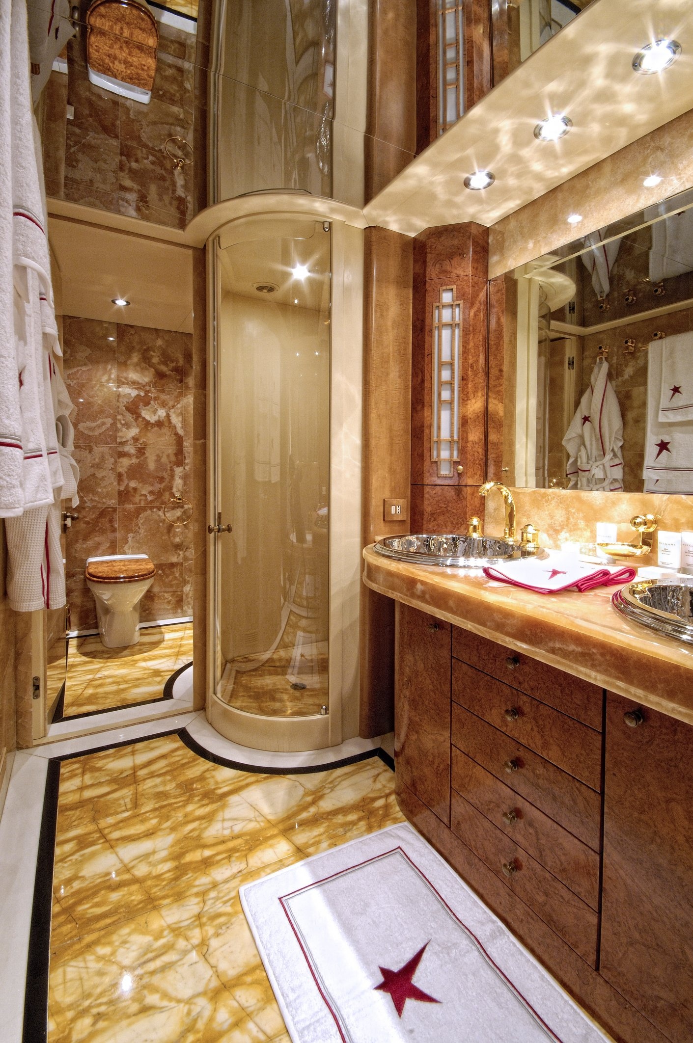 Double Cabin - bathroom00002.jpg