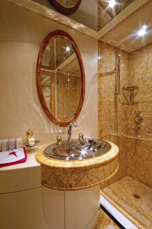 Double Cabin - bathroom00003.jpg