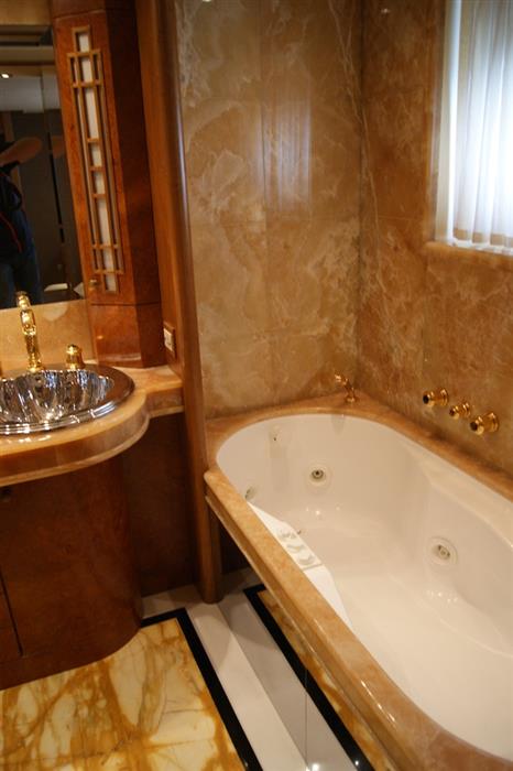 Double Cabin - bathroom00007.jpg